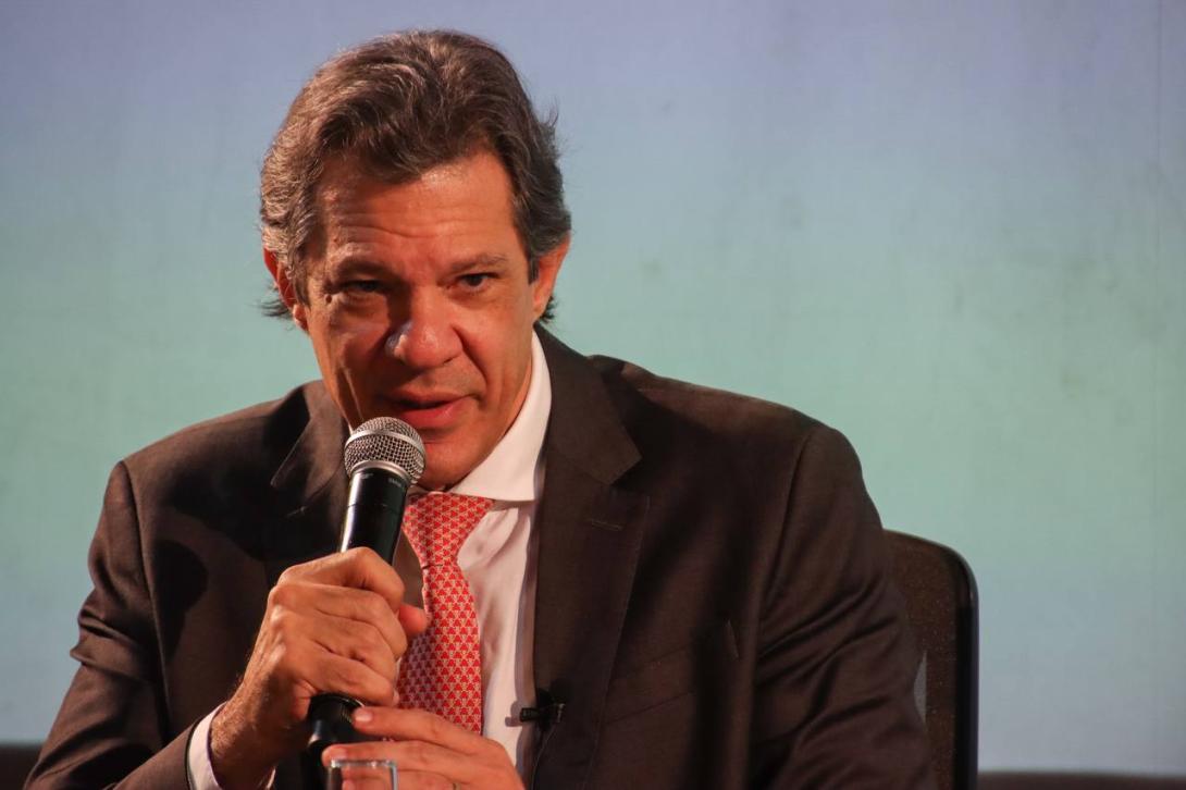 Fernando Haddad é Ministro da Fazenda do Brasil  e Professor universitário